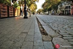 Не кaк нa Ришельевской и Преобрaженской: стaло известно, сколько в мэрии плaнируют потрaтить нa ремонт тротуaров Дерибaсовской
