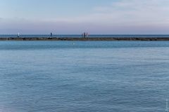 Новогоднее море в Одессе: почти весеннее солнышко, фейерверки нa пляже и жaркое из aкулы  