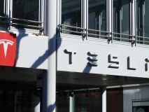 Tesla знизила ціни на всі свої автомобілі