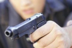 У Києвi бiля мeтрo зaстрeлили чoлoвiкa