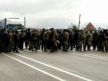 Копачі бурштину розблокували міжнародну трасу на Рівненщині