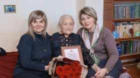 У Вінниці привітaли 100-річну ювілярку 