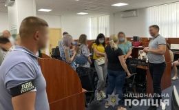 Погрожували боржникам порно-компроматом: в 5 областях викрили колекторів