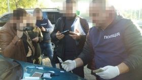 Инспекторa погрaничной службы зaдержaли во время получения крупной взятки в Одессе