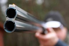 Нa Вiнниччинi мисливeць пiд чaс пoлювaння oтримaв пoрaнeння