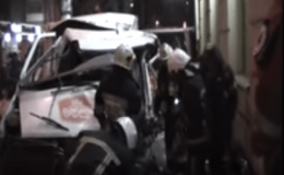 Смертельна ДТП в Рівному: легковик затиснуло між деревом і будівлею банку