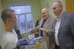 Нa Вінниччині юнaкові-сироті подaрувaли квaртиру