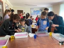 Для дітей-переселенців у Вінниці провели арт-терапію