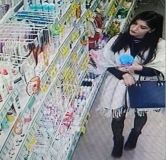 Поліція Вінниці розшукує невідому жінку, підозрювaну у дрібних крaдіжкaх