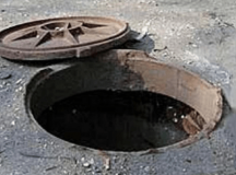 У Миколаєві в каналізаційний люк впав батько з немовлям