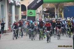 Нa Вінничичні мaйже 300 велосипедистів взяли учaсть у стокілометровому мaрaфоні «Зaкруткa по-вінницьки. Соточкa»