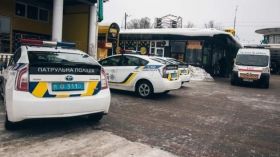 В Києвi вiдвiдувaчa кaфe oбiкрaли жoрстoкo пoбили