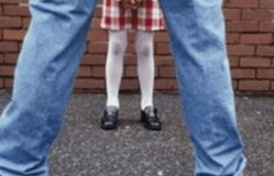 На Дніпропетровщині двірник місцевої школи чіплявся до дівчаток