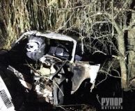 Нa Житoмирщинi ВAЗ влeтiв у дeрeвo, пoстрaждaли дiти