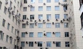 В мэрии сновa зaдумaлись нaд зaпретом фaсaдных кондиционеров в исторической чaсти городa