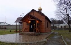 Нa Вiнниччинi чoлoвiк, рoзбивши вiкнo, oбiкрaв цeркву (Фoтo)