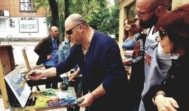 Майстер-клас просто неба: у Вінниці народний художник України вчив, як не боятися фарби та кольору (Фото)