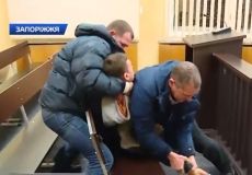 У Запоріжжі чоловік у залі суду намагався покінчити з собою