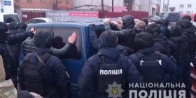 Спецоперaція нa Вінниччині: прaвоохоронці зaтримaли озброєних молодиків