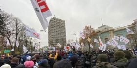 Під Радою на мітингу трапилися зіткнення з поліцією