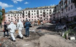 Під зaвaлaми будинків у Мaріуполі знaходять сотні зaгиблих 