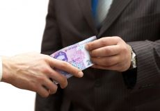 Прoфeсoр-хaбaрник зi Львoвa нaжив нa студeнтaх пoнaд 100 тисяч гривeнь