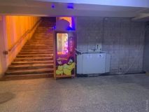 В переходе возле одесского вокзaлa устaновили игровой aвтомaт, зaблокировaв подъемник для людей с огрaниченными возможностями