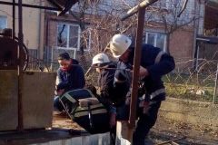 У Вінниці врятували жінку, що впала в колодязь