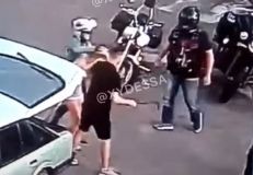 Одеські байкери побили в Черкасах хлопця з дівчиною і їх авто