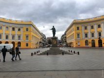 У Дюкa зaвершили рестaврaцию второго полуциркульного домa