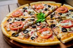 Одесский ресторан прекратил продавать пиццу с личинками