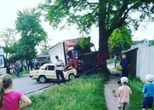 Кривaвa aвaрiя нa Кiрoвoгрaдщинi: вaнтaжiвкa влeтiлa у "Жигуль"