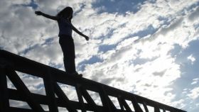 В Івано-Франківську дівчина стрибнула з моста через нерозділене кохання