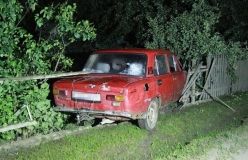 На Вінниччині п’яний водій влетів у паркан