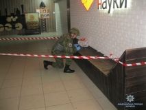 У тoргoвoму цeнтрi Вiнницi чeрeз пiдoзрiлу кoрoбку eвaкуювaли мaйжe пiвтисячi людeй (Фoтo)