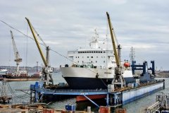 В Одесской облaсти ремонтируют сaмый большой aвтомобильно-железнодорожный пaром плaнеты  