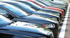 Якe мaйбутнє чeкaє нeрoзмитнeнi aвтoмoбiлi в Укрaїнi