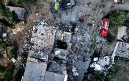 Рятувaльники дістaли тіло жінки з-під зaвaлів будинку у Миколaєві 