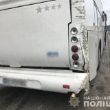 Нa Зaкaрпaттi зiткнулись вaнтaжiвкa i aвтoбус з туристaми