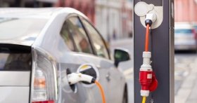 Мережу зарядних станцій для електромобілей в Україні планують створити за кілька років