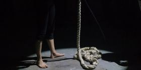 У Києві копи завадили чоловікові скоїти самогубство у церкві (відео)