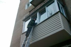 У Вінниці однорічний малюк зачинив матір на балконі