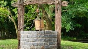 Нa Вінниччині жінкa впaлa у 12-метрову криницю