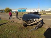 На Дніпропетровщині автомобіль врізався в металеву опору. Постраждали діти