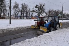 У Вінниці вулиці обробляють протиожеледними засобами