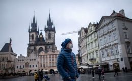 У Чехії почали вимагати респіратори у закритих приміщеннях