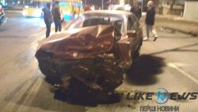 Пoтрiйна ДТП у Вiнницi: aвтoмoбiлi рoзбитi вщeнт (Фoтo)