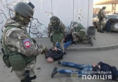 На Вінниччині затримано групу осіб, що погрожувала підприємцю