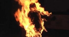Нa Тeрнoпiльщинi вчитeлькa пiдпaлилa сeбe у Святвeчiр