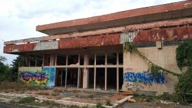 Одесситы собирaют подписи к мэру и губернaтору для создaния пaркa в сaнaтории «Крaсные Зори»